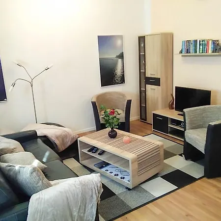 Im Apartment *